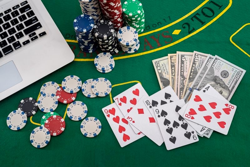 A Comprehensive Guide to Online Casinos, Live Casinos, and Slots Games